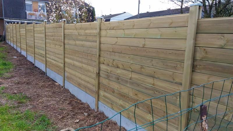 clôture bois avec sous bassement béton